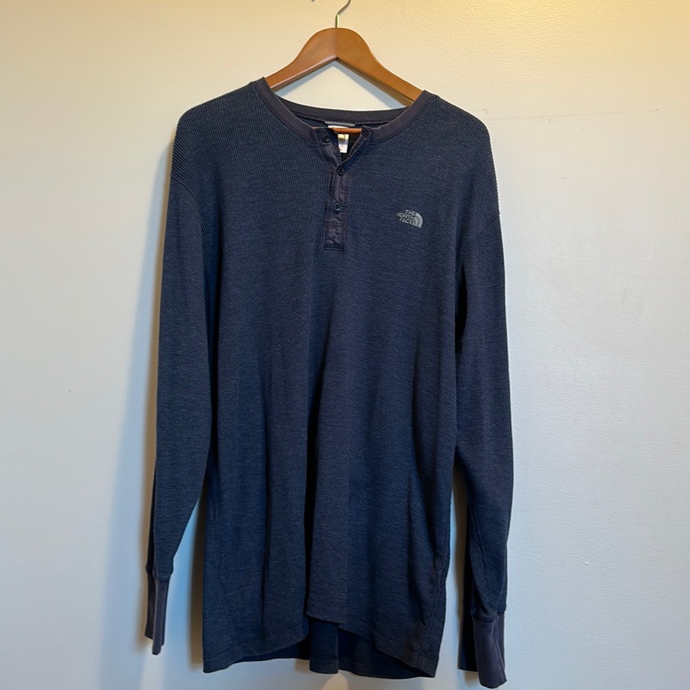 North Face Men’s thermal 3 button long sleeved shirt…size Lg